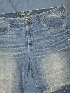 American Eagle Outfitters Slouchy Bermuda Shorts~Size 18.